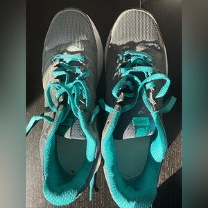 New Balance 560v7 size 8.5